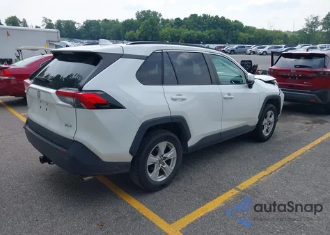 2019 Toyota Rav4 Xle z USA, uszkodzony, nr VIN 2T3W1RFV0KW009634
